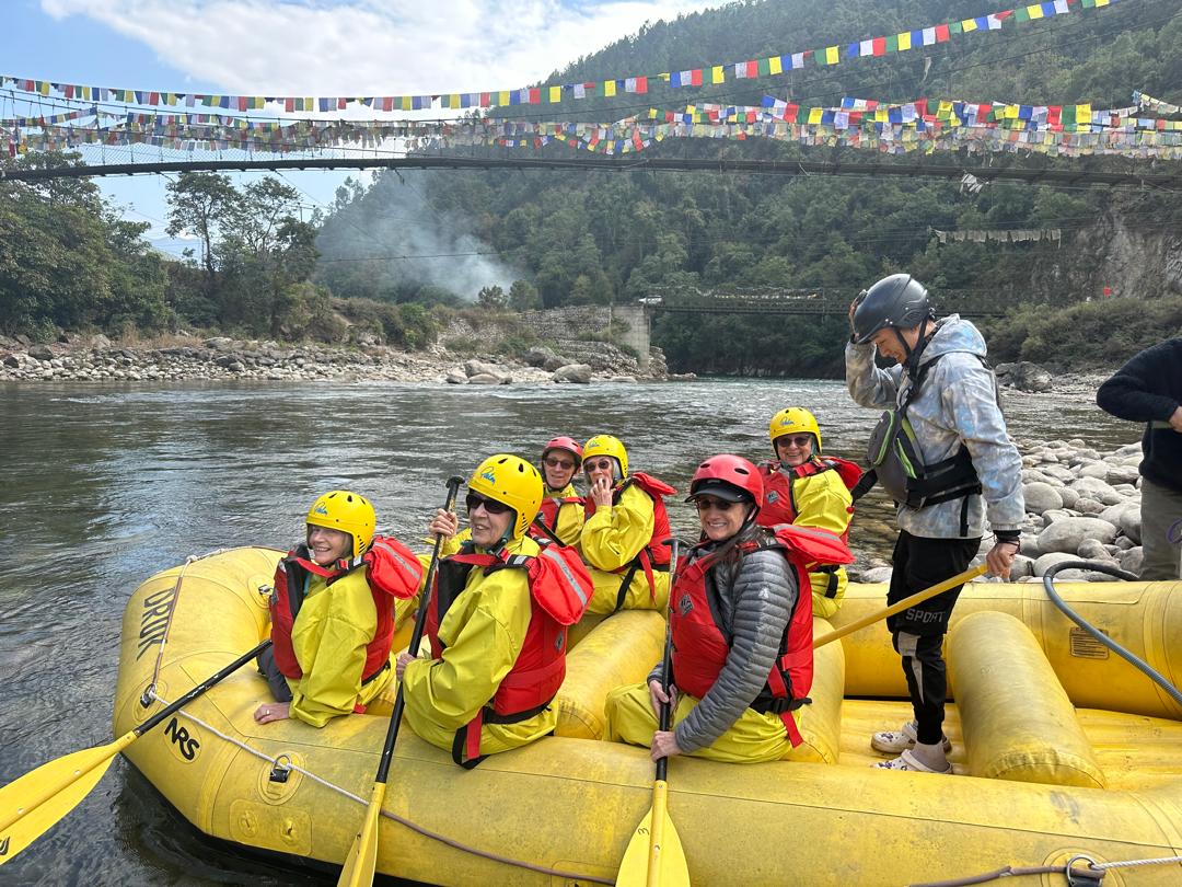 Catherine et groupe lors du rafting au Bhoutan