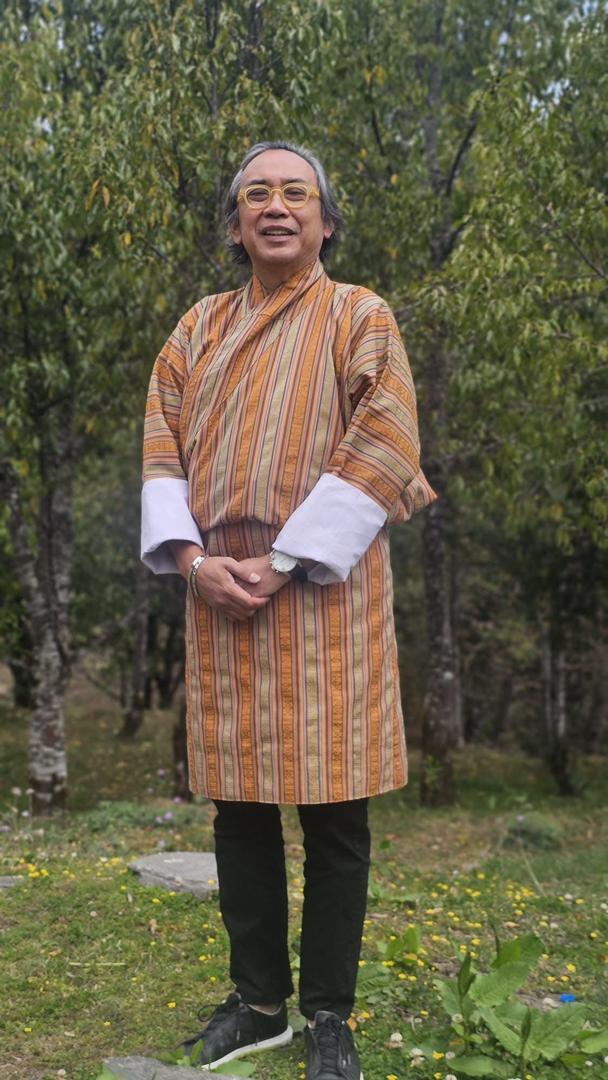 Ray Khoo en tenue traditionnelle bhoutanaise